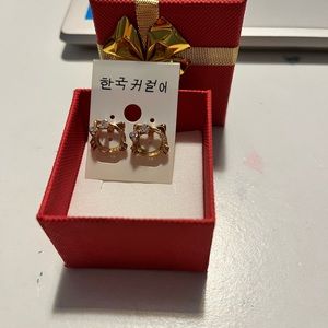 Gold hello kitty earrings